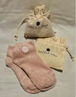 Dazzle Dry Aloe Infused Fuzzy Socks with Drawstring Pouches