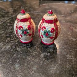 Holiday, Holly Ribbon Style Salt and Pepper Shakers