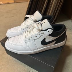 Air Jordan 1 Low Black White Mens size 10.5