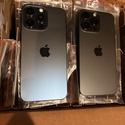 Unlocked Apple 🍏 iPhone 15 Pro Max (Blue or Black) 256GB - Great Condition 