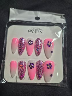 Press on nails