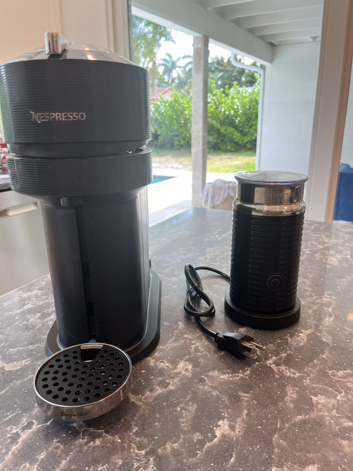 Nespresso virtuoso Coffee Maker   with froth machine. 