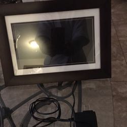 Digital picture frame