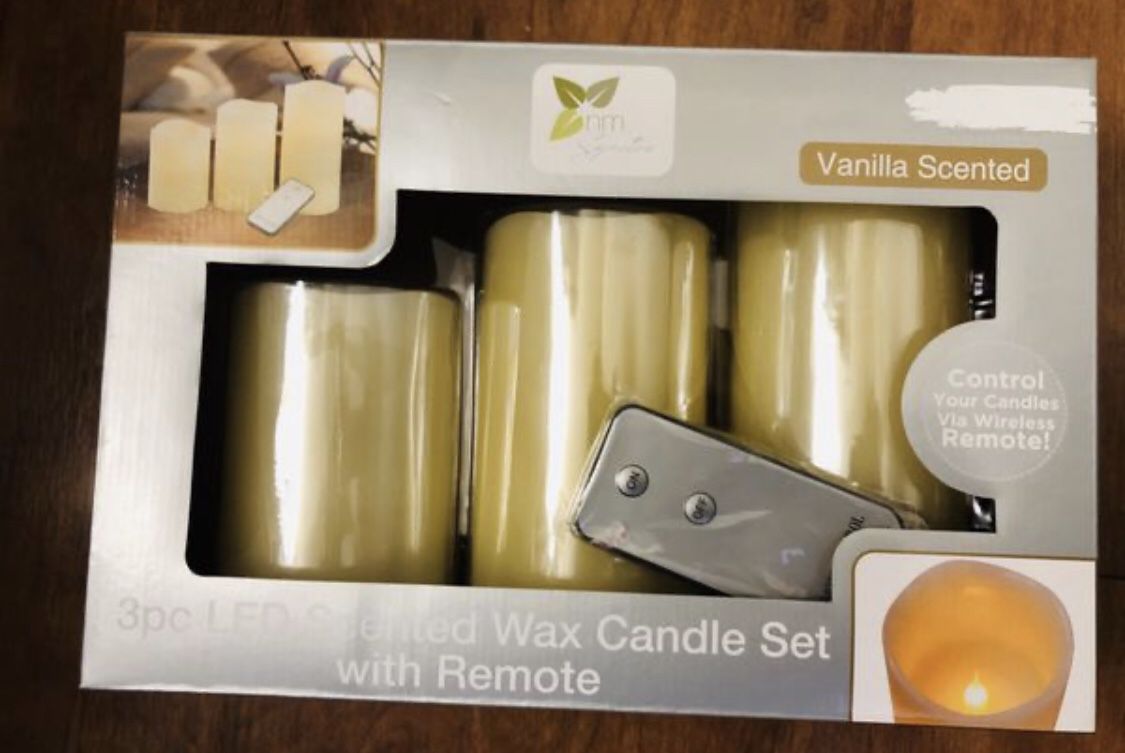Brand new 3pc Led vanilla scented wax candle set with remote(pick up only)