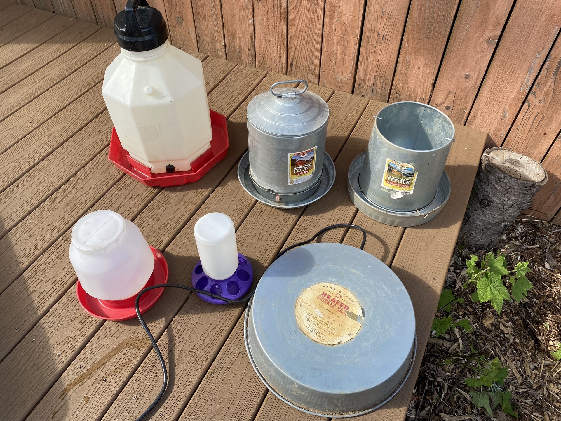 Backyard Chicken Supplies - Feeders and Founts 