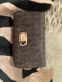 Michael kors wallet used