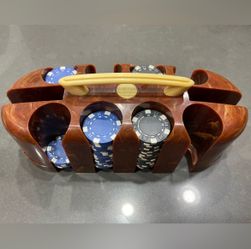 Vintage Bakelite Poker Caddy. Very nice wood grain like swirls. Chips included.