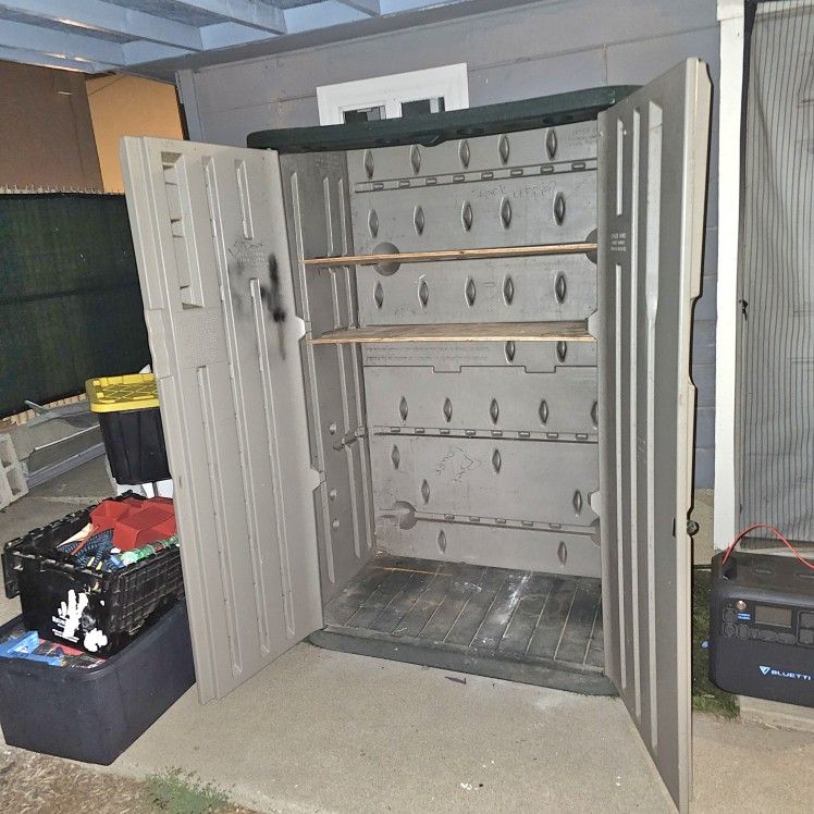 Rubbermaid Shed, Sturdy And Solid, Reinforced With Fasteners, Good Condition