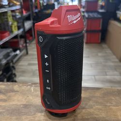 Milwaukee M12 12-Volt Lithium-Ion Cordless Bluetooth Jobsite Speaker with PACKOUT Compatibility (TOOL ONLY)