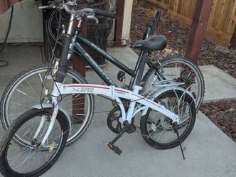 White foldable bike