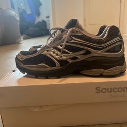 Sauconys black and grey size 10.5