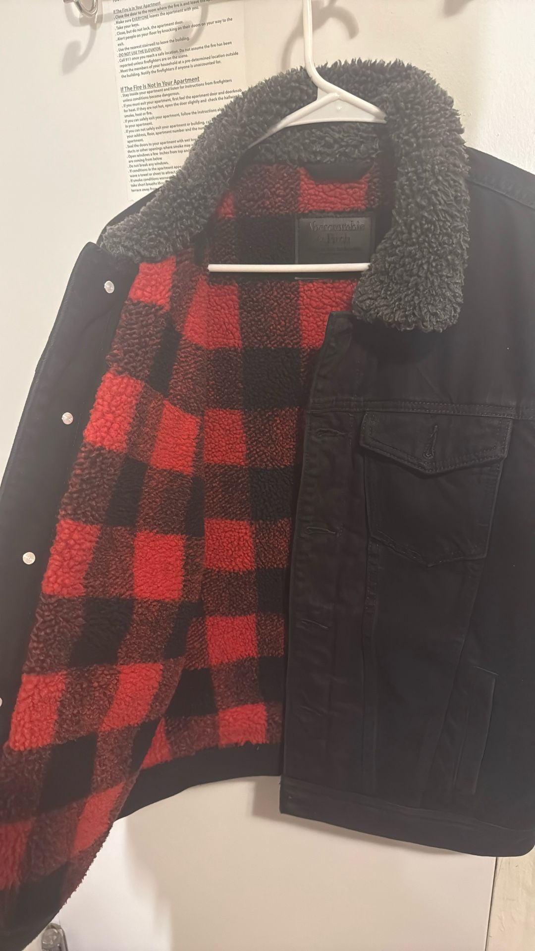 Men’s denim jacket with fleece lining