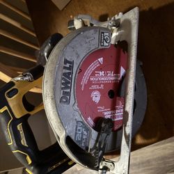 Dewalt Cordless Saw  