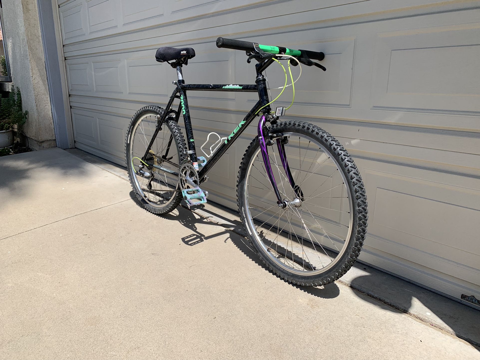 Trek 7000 Mountain Bike — Size Large