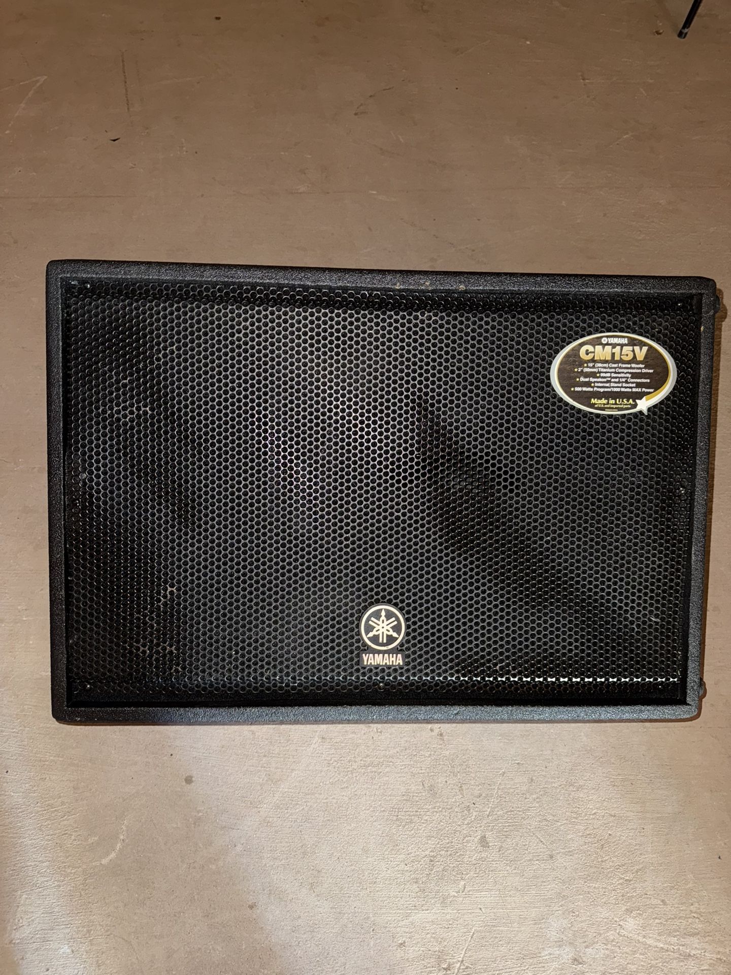 Yamaha CM15V 15-Inch 2-Way PA Floor Monitor (Concert/Club V Series)