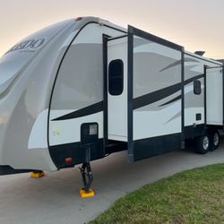 2015 Keystone Laredo (I Do Have A Video Of It I Took You Can See)