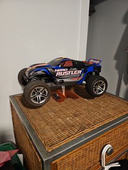 Nitro TRAAAXAS Rustler.