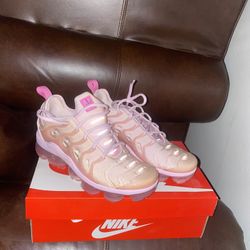  NIKE AIR VAPORMAX PLUS - WOMENS PINK