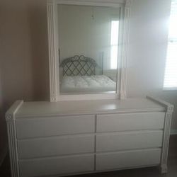 Elegant Off-white Bedroom Set