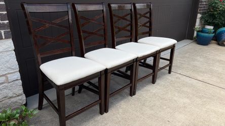 Beautiful Counter Height Chairs ( Set of 4 ) Used, good condition, sturdy.