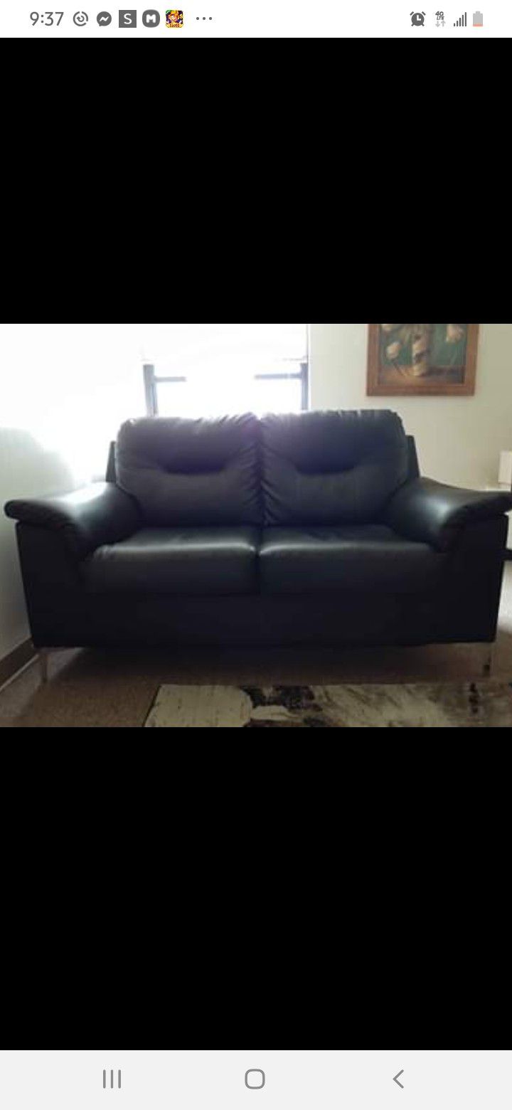 Leather couches 700$