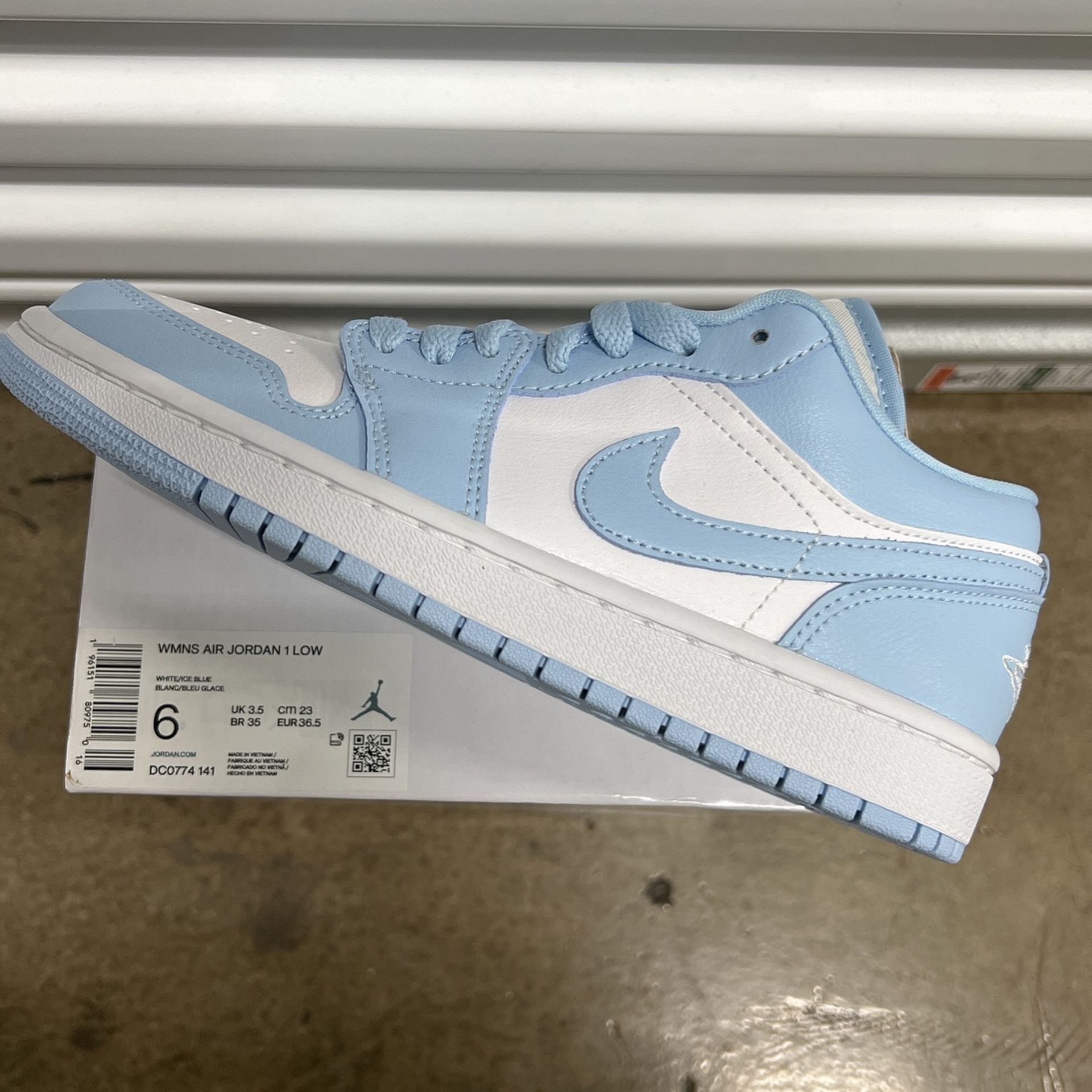 Jordan Low Wmns White Ice Blue Size 6w
