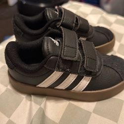 Toddler Velcro Adidas Size 7 