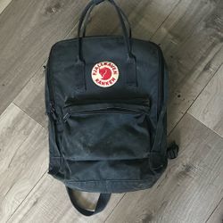 Black Fjallraven Kanken Backpack