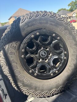 5 OEM Ford Bronco Sasquatch package 17” wheels and Goodyear Territory M/T tires 315/70/17