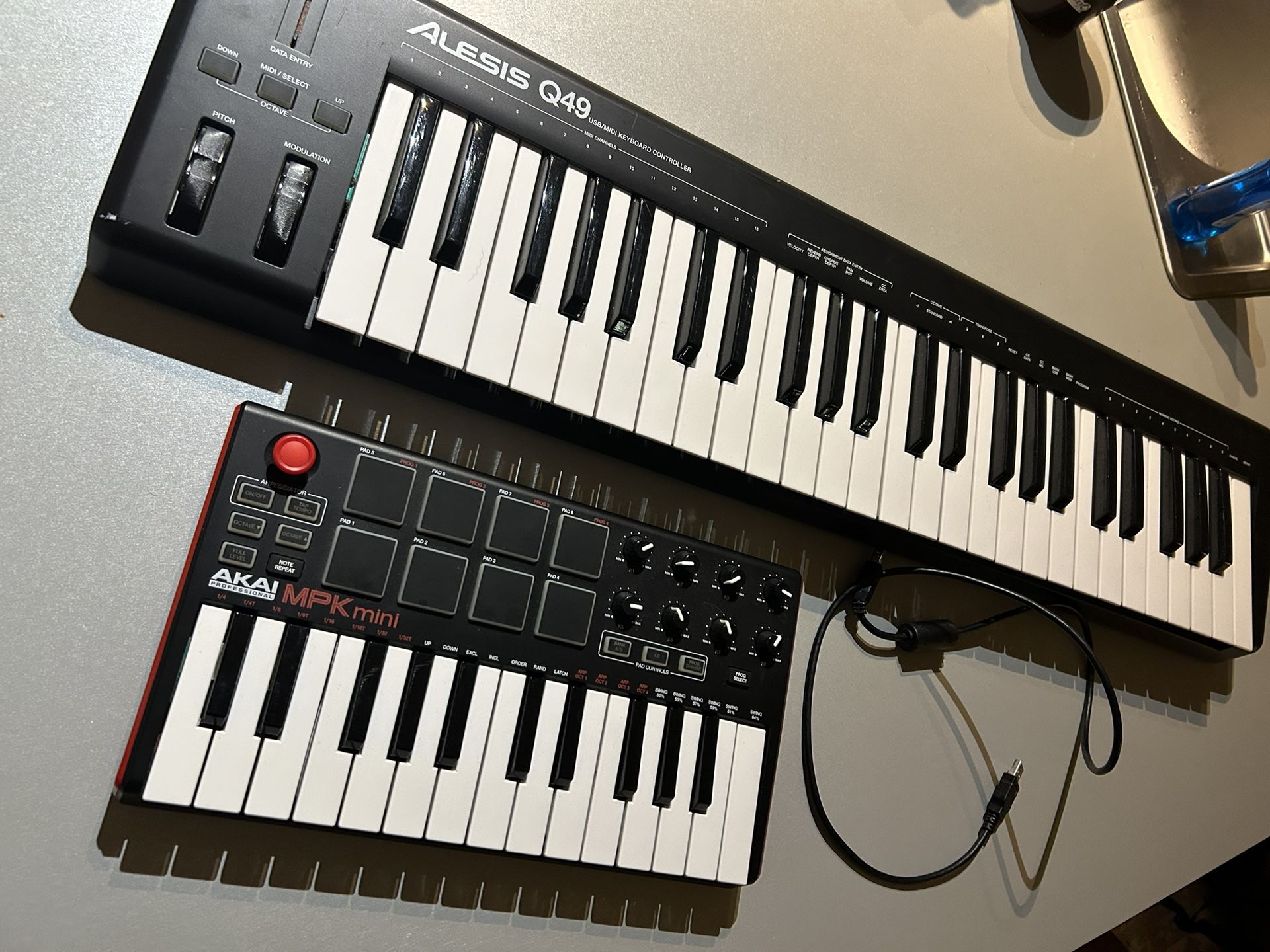 Akai MPK Mini Midi keyboard Piano, Alesis Q49