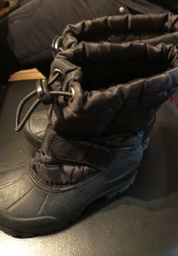 Snow boots