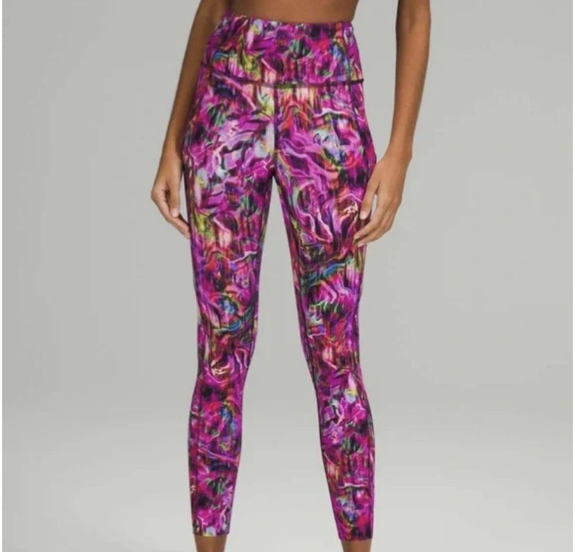 Lululemon Leggings Size 6 - Looks brand new!