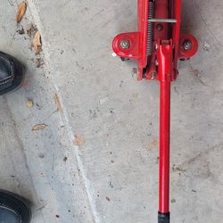 Small floor jack