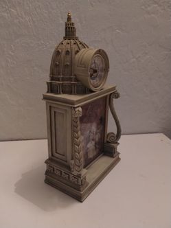 Pope John Paul ll collector clock (batteries not included)