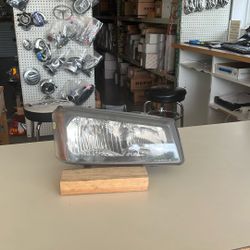 2003 To 2006 Chevrolet Silverado Headlight Passenger Side Assembly #226A FB302