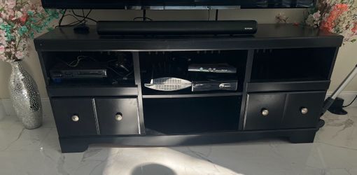 Black Tv Shelf / Console