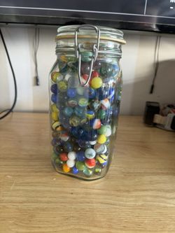 Vintage Lot Of 529 Germany Vitro Agate Hybrid Cats Eye Glass Marbles In Vintage Italian Fidenza 1.5 Liter