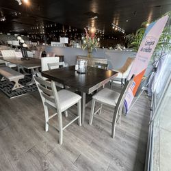 Table And 4 Barstools 