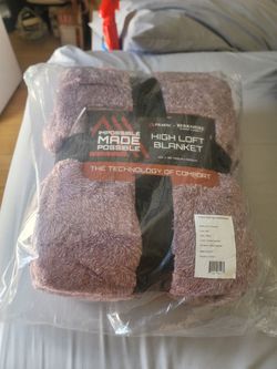 Polartec x Berkshire High Loft Blanket in purple/plum, size Twin (64" x 90") 100% polyester