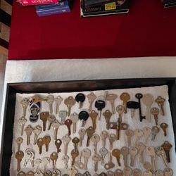 COLLECTION OF 85 PLUS OLD KEYS