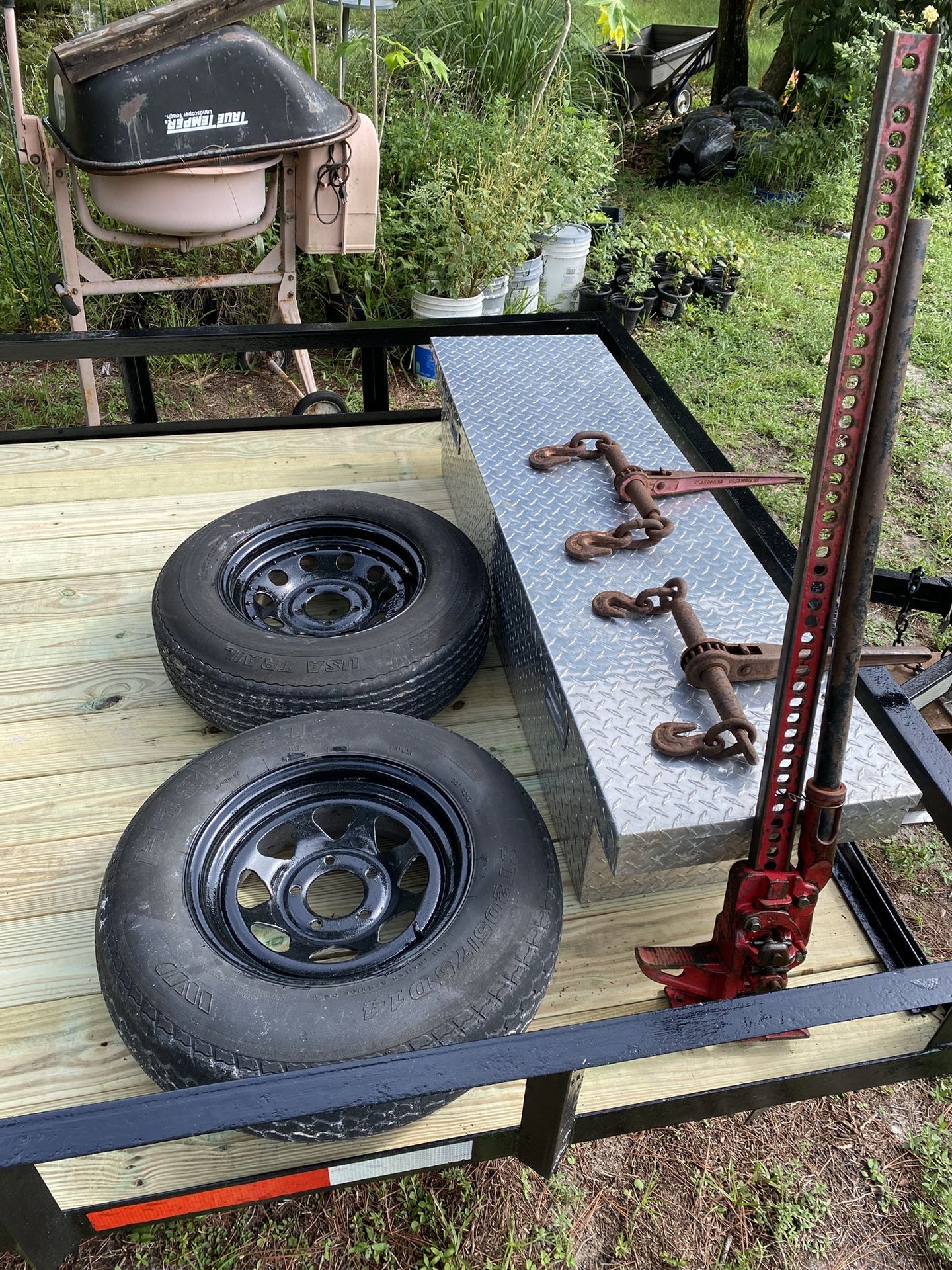 16 foot trailer ready to go with new planks everything works no problem. Moving cannot take the trailer with me. It comes with everything seen in the