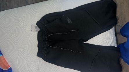 New with tags Black Nike tech xs