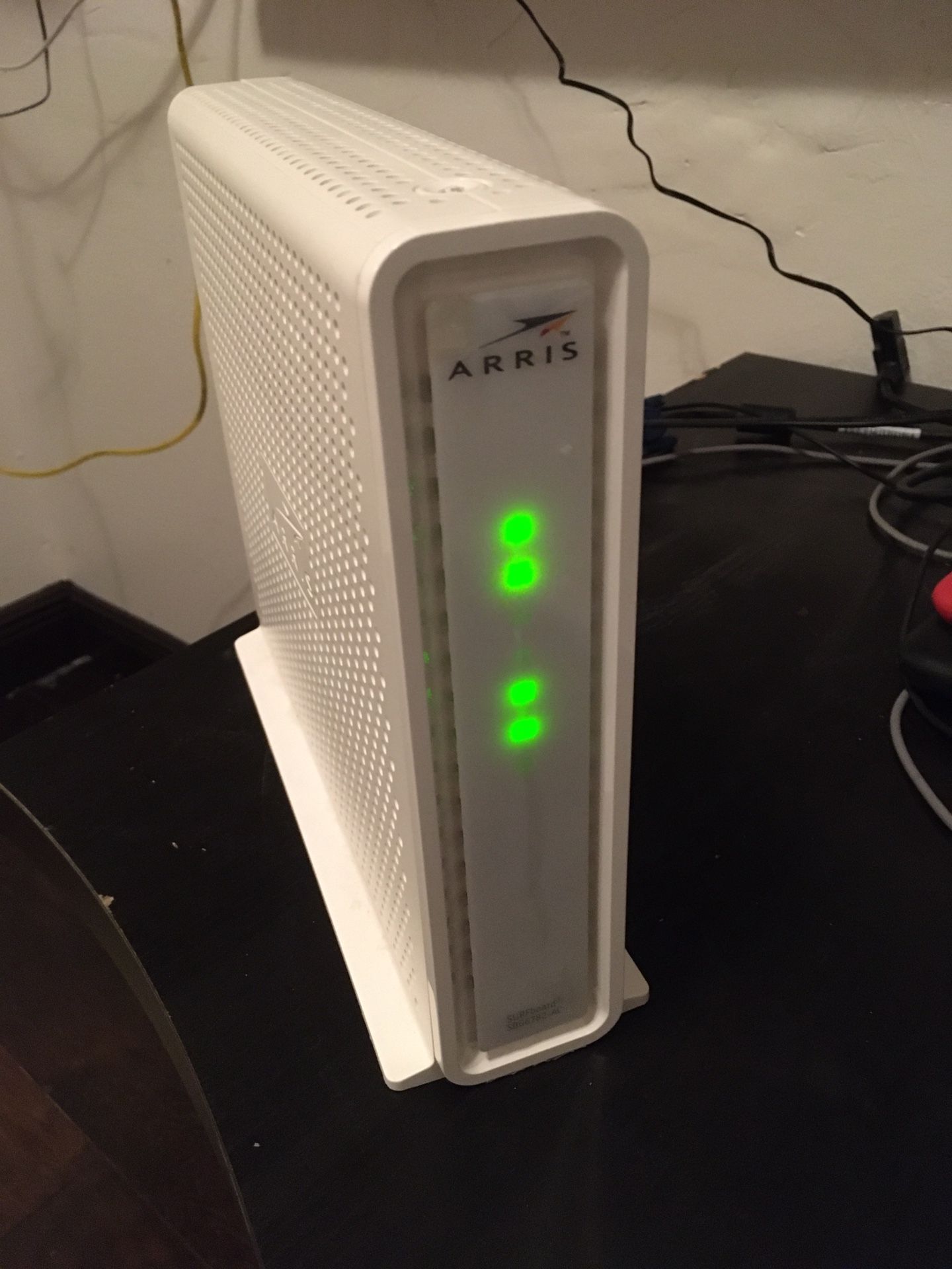 ARRIS Motorola Surfboard DOCSIS 3.0 Cable Modem and Wi-Fi Router SBG6782-AC