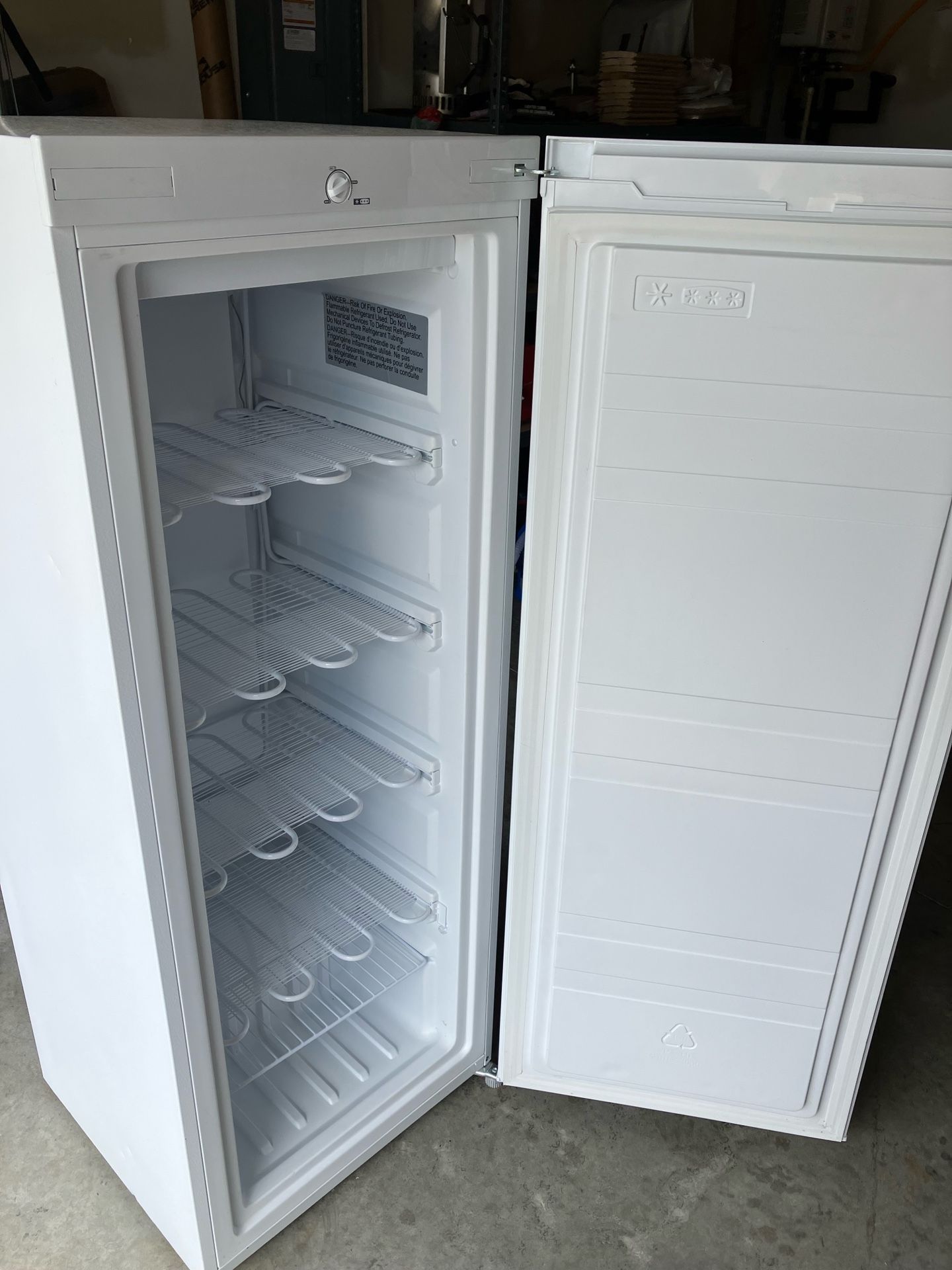 Upright Freezer 5.3 Cu Ft. Insignia