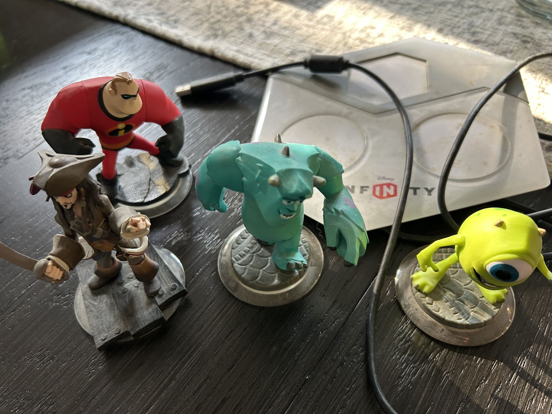 Disney Infinity game set with 4 figures and power cord #DisneyInfinity #GameSet