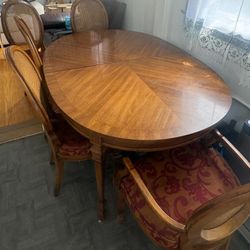Table with 6 chairs in good condition 