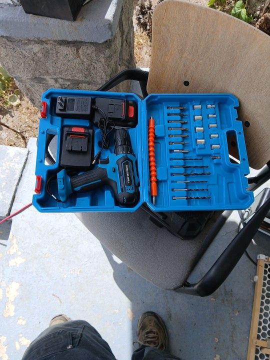 Cordless Drill Set