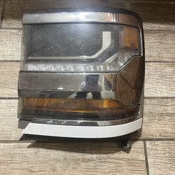 Chevrolet Silverado 1(contact info removed)-18 Headlight(Luz Delantera) 