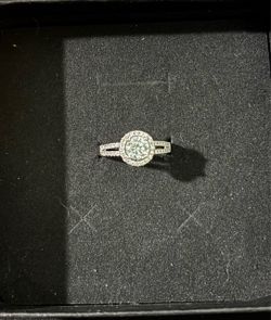 Sterling Silver Round-Cut Halo Moissanite ring