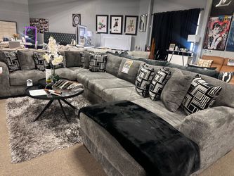 Oversized customizable sectional! $4299 🚨🔥 Easy Financing!